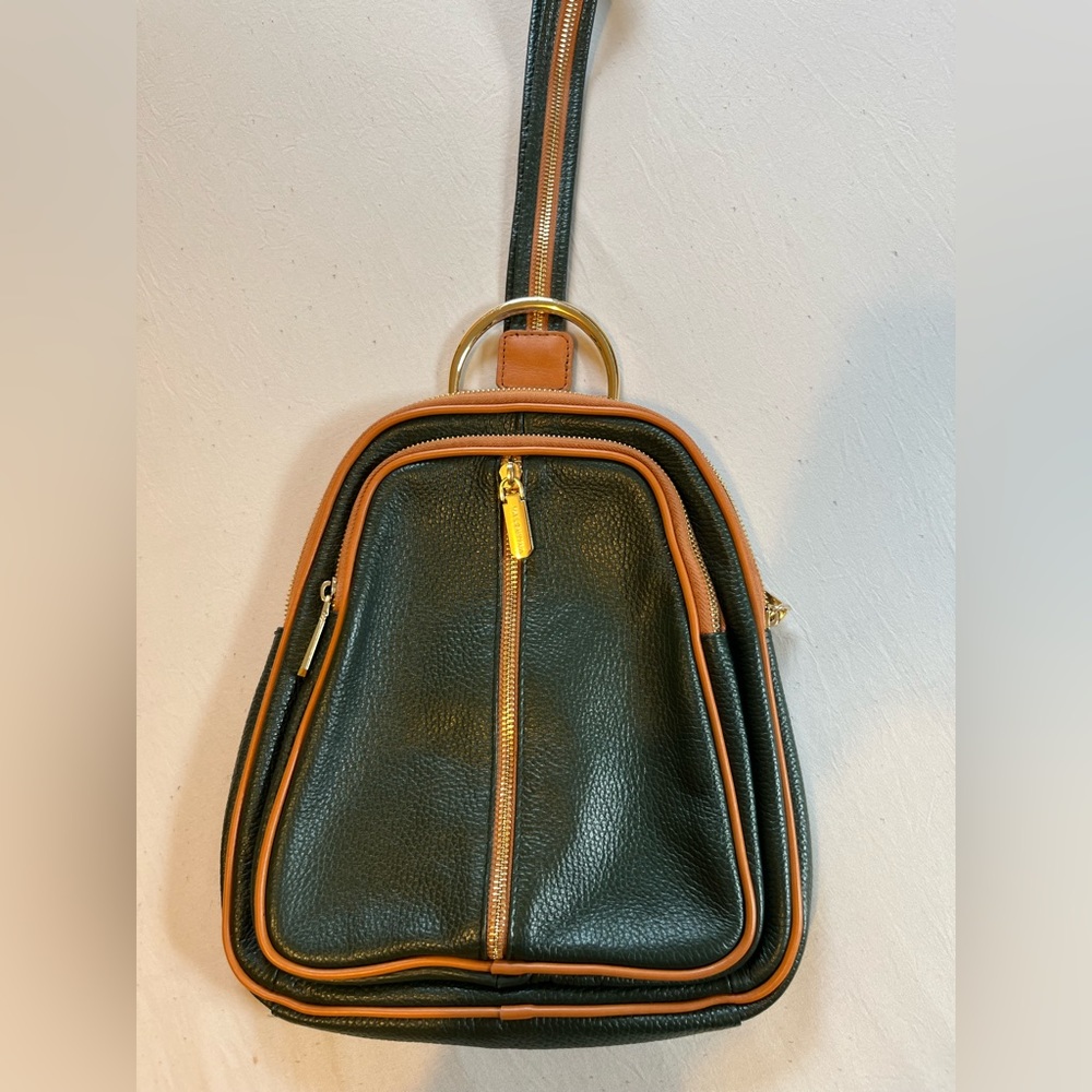 Valentina brand bag. Minimalistic style can wear it in a variety of styles